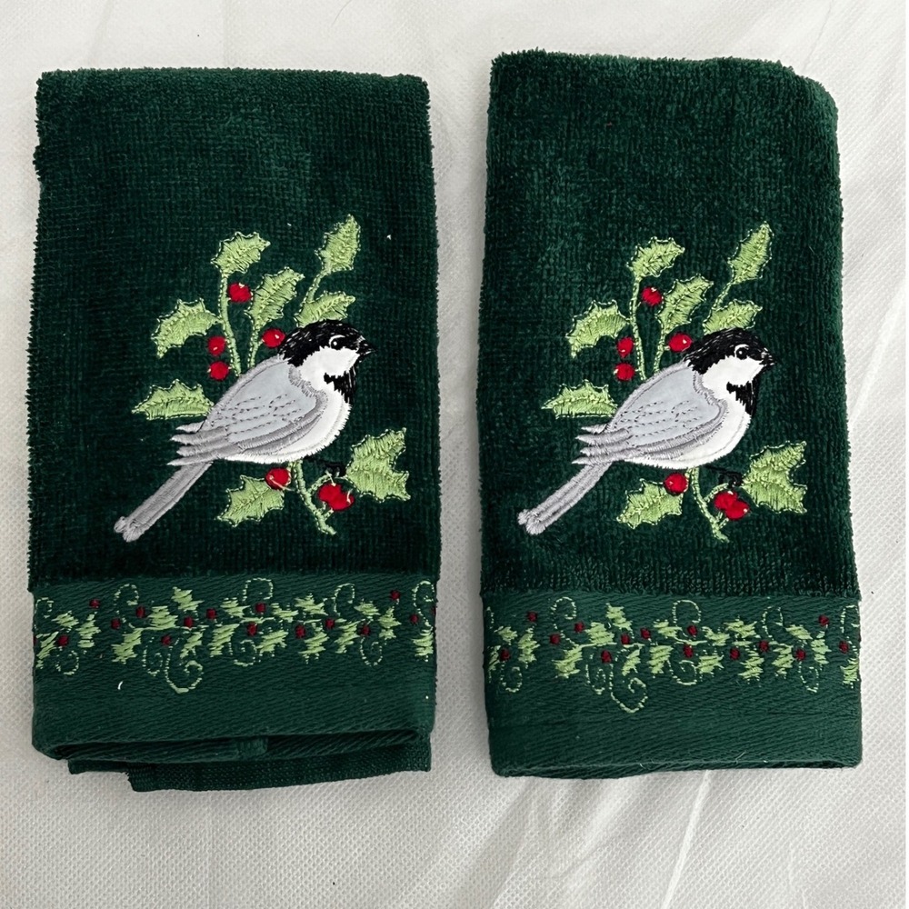 Vtg Christmas Green Embroidered Chickadee Holly Hand Fingertip Towels Set of 2
